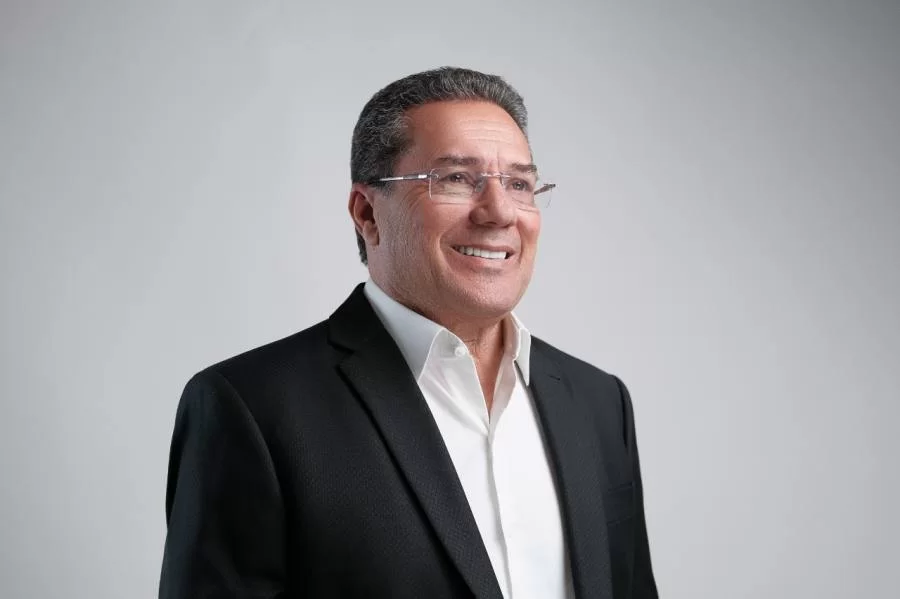 Em vídeos de estreia da pré-campanha, Luxemburgo entra no jogo e convoca tocantinenses a jogarem no mesmo time