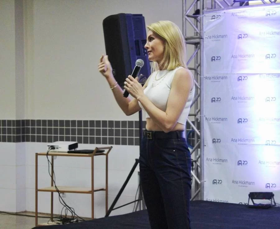Empresária e apresentadora Ana Hickmann comemora 20 anos de sua marca de óculos em Palmas