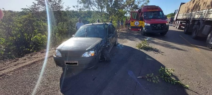 Acidente envolvendo trÃªs veículos deixa quatro pessoas feridas entre Paraíso e Pugmil