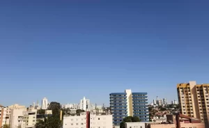 Clima seco e temperatura estável, confira a previsão nas principais cidades do Estado;