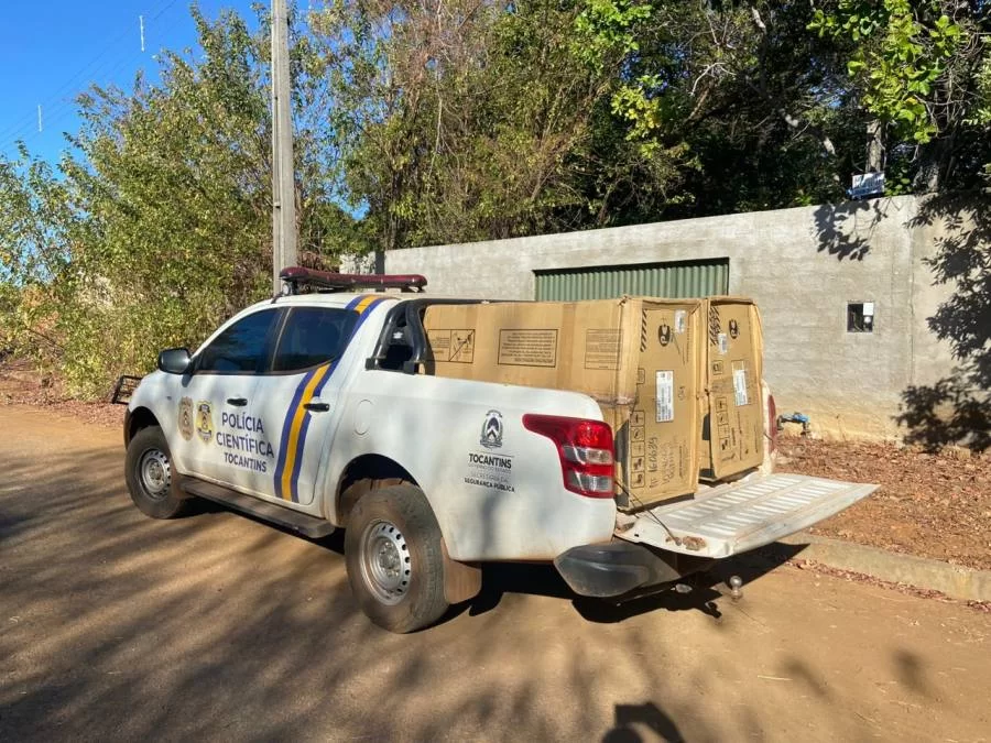 Casa abandonada é usada como esconderijo de barcos e motores avaliados em R$ 150 mil