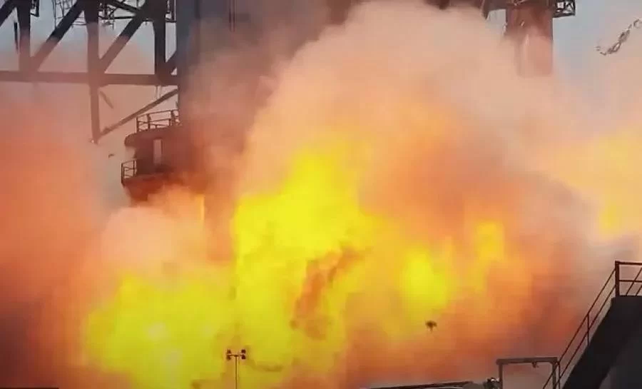Foguete explode na fábrica da SpaceX durante teste de solo