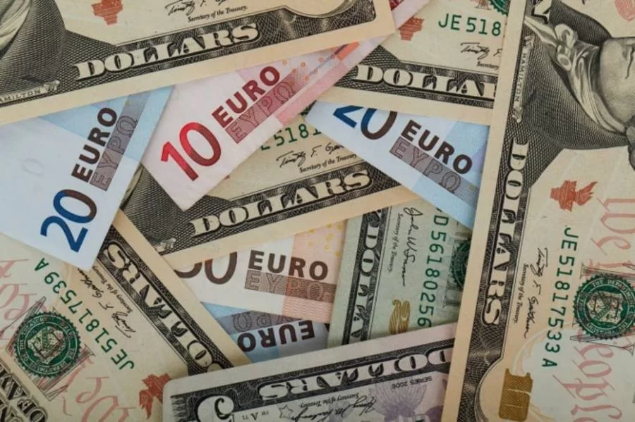 Entenda por que está ocorrendo paridade do Euro com o Dólar