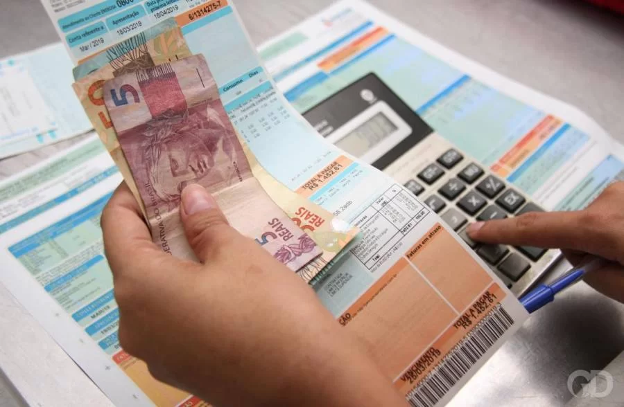 Uma semana após redução do ICMS sobre o combustível, Governo reduz de 25% para 18% imposto da energia elétrica