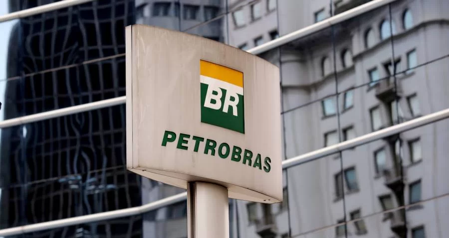 Petrobras anuncia redução do preço da gasolina pela primeira vez no ano; mudança passa a valer nesta quarta