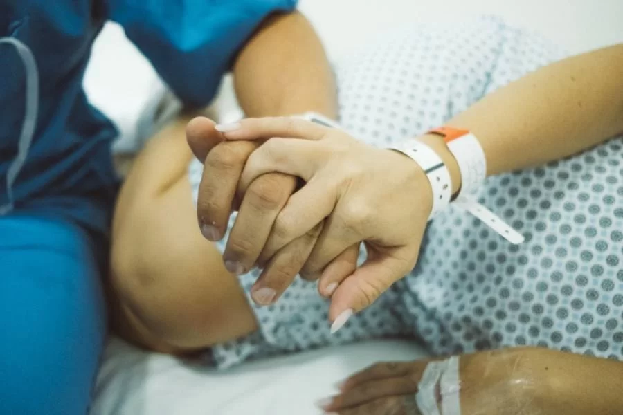 Após denúncias, DPE recomenda a Hospital de Porto Nacional que permita acompanhantes no parto