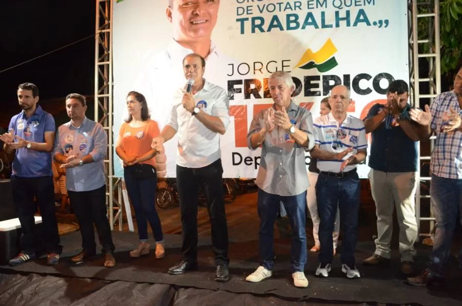 "Continuar votando nas pessoas erradas ÃÂ© falta de responsabilidade", alerta AtaÃÂ­des
