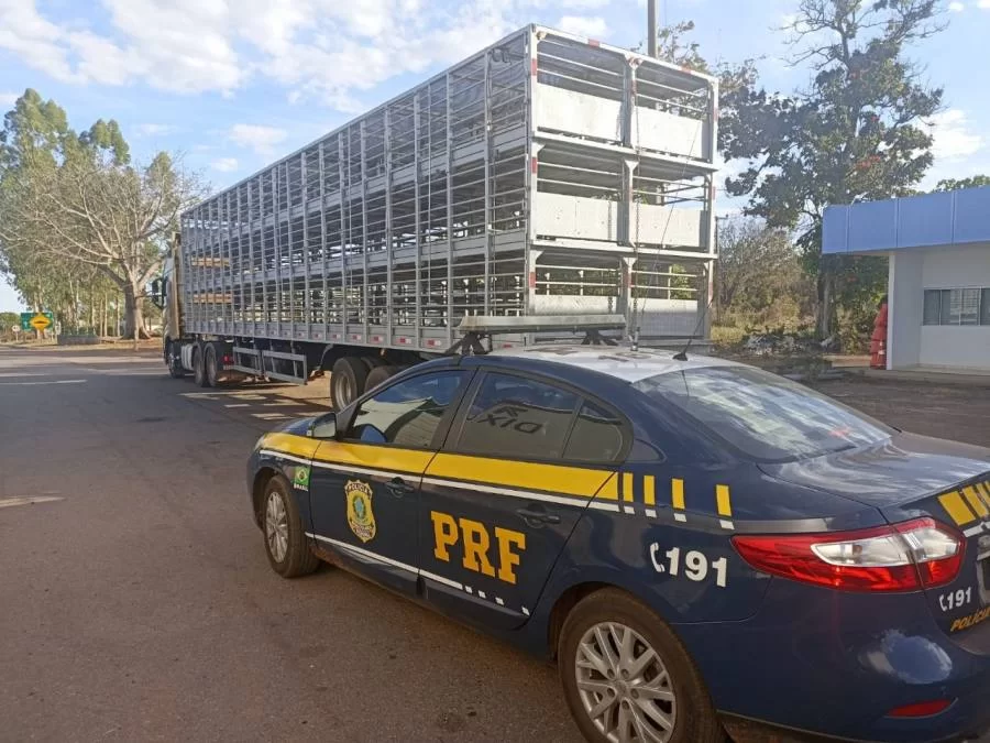 Dois semirreboques adulterados são apreendidos pela PRF