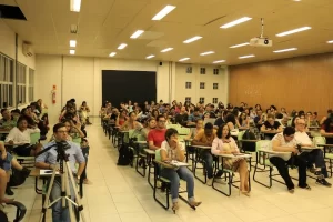 SimpÃÂ³sio de comunicaÃÂ§ÃÂ£o e empreendedorismo lota auditÃÂ³rio da UFT para debater jornalismo na era digital