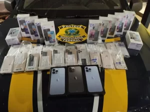 PRF encontra e prende 35 aparelhos celulares em bagageiro de ônibus