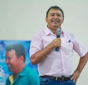 "Estou com um problema no fÃªmur direito, já comprometendo 40% do meu lado esquerdo", conta Elenil, após descobrir doença