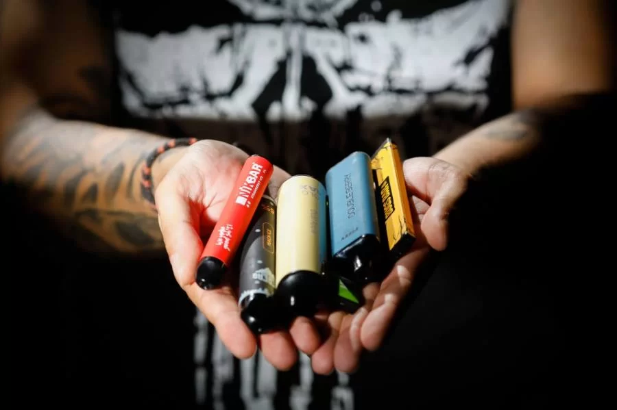 Homem que vendia cigarros eletrônicos em redes sociais é indiciado pela Polícia Civil