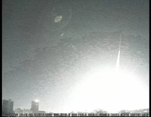 Clarão no céu: especialista conta o que se sabe do fenômeno filmado nos céus durante a madrugada