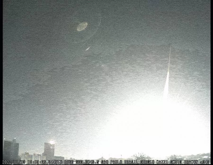 Clarão no céu: especialista conta o que se sabe do fenômeno filmado nos céus durante a madrugada