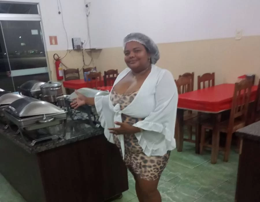 Empresária enfrenta bullying, incorpora apelido e deslancha restaurante em Colinas