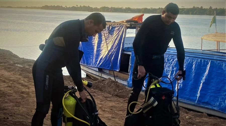 Mergulhadores resgatam corpo de homem que se afogou enquanto tomava banho no Rio Tocantins