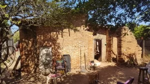 Pioneira de Colinas pede ajuda para reconstruir casa que foi demolida