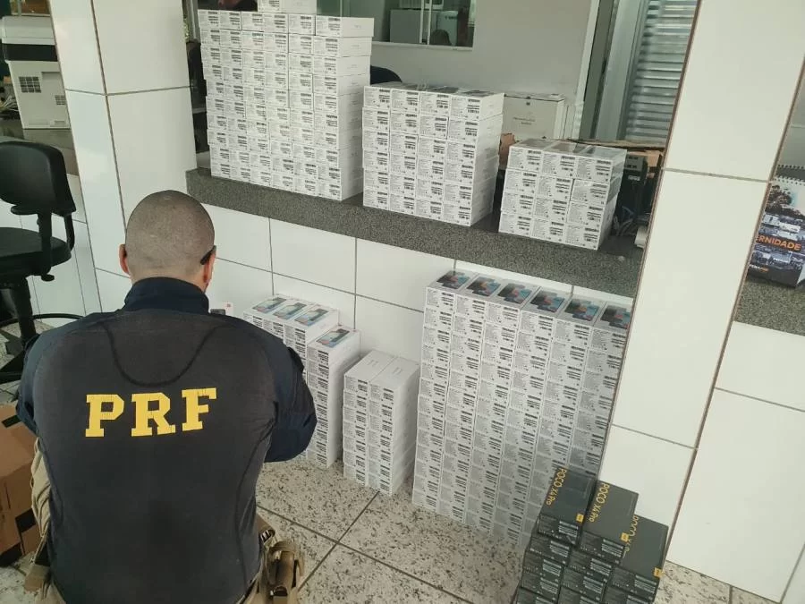 PRF prende cerca de 270 celulares sendo transportados em ônibus sem nota fiscal