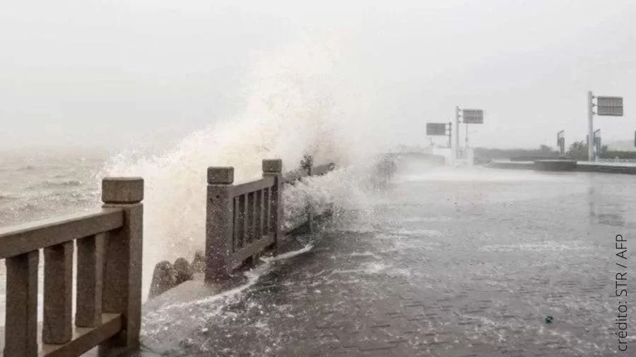Tufão Nanmadol chega a 235 km/h e atinge ilha japonesa; fenômeno provoca evacuação em massa