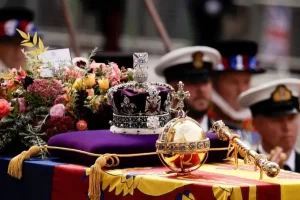 Em 4 dias de velório, cerca de 250 mil pessoas prestaram homenagens a Rainha Elizabeth II