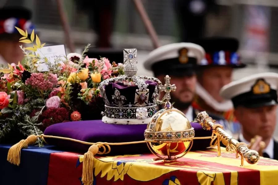 Em 4 dias de velório, cerca de 250 mil pessoas prestaram homenagens a Rainha Elizabeth II