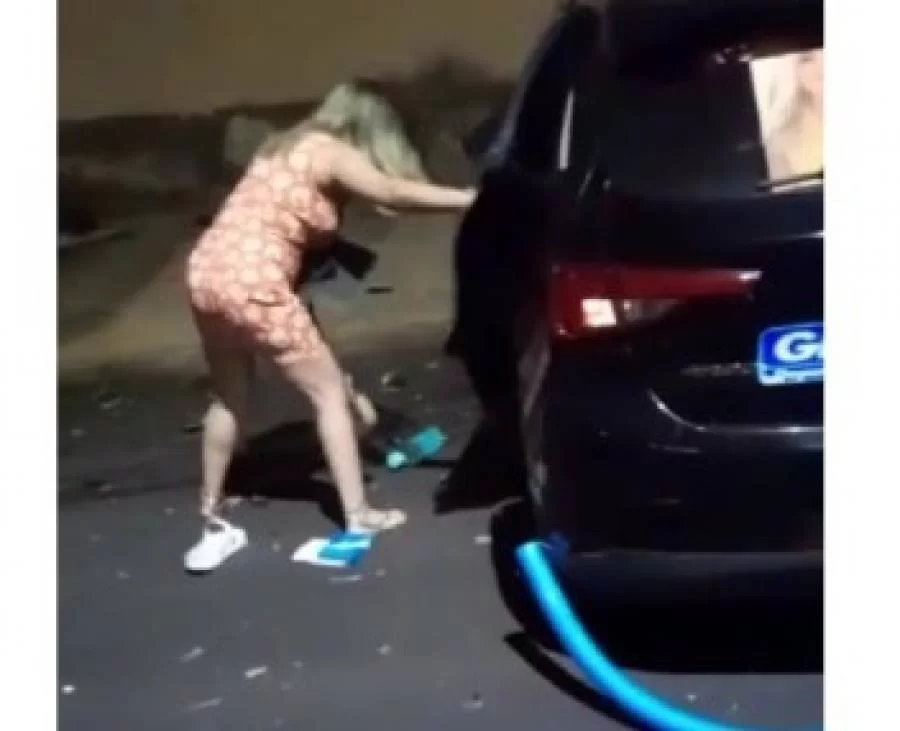 Jovem de moto é arremessado por carro que avançou o cruzamento; vítima não resistiu