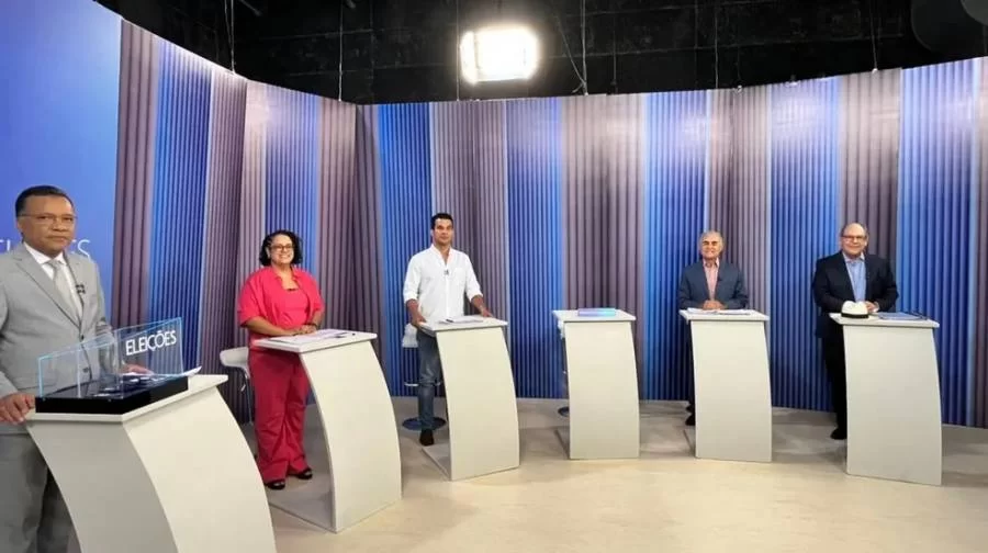 Ãltimo debate realizado pela TV Anhanguera é marcado por confrontos, alfinetadas e revelação de mais uma Aije