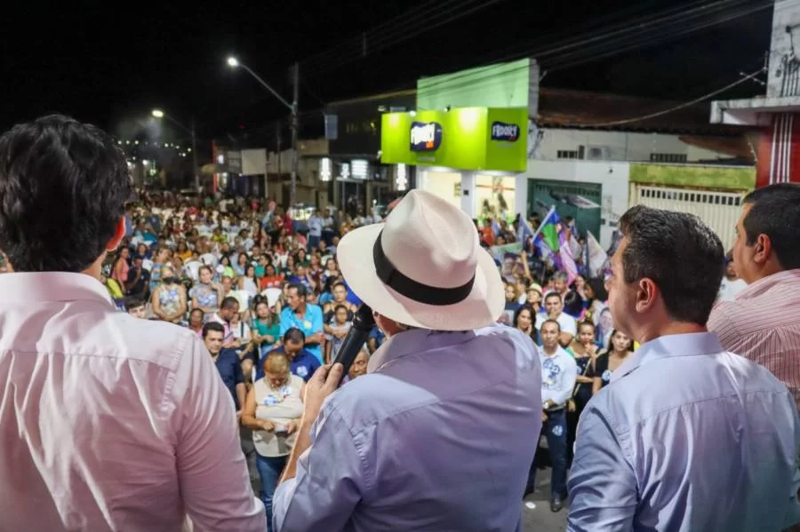 Na reta final Dimas reforça campanha política e movimenta multidão durante comício em Araguaína