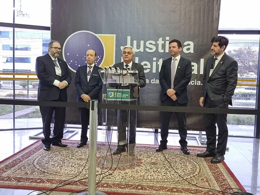 Em Brasília, presidente do TRE-DF, Roberval Belinati, apresenta balanço das eleições; confira