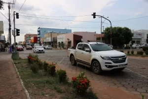 Comerciantes reclamam de grande trÃÂ¡fego de veÃÂ­culos no centro da cidade