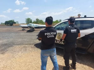 Avião de Olyntho é abordado com candidato a federal Pedro Jr e polícia acha R$ 15 mil com advogado; político emite nota