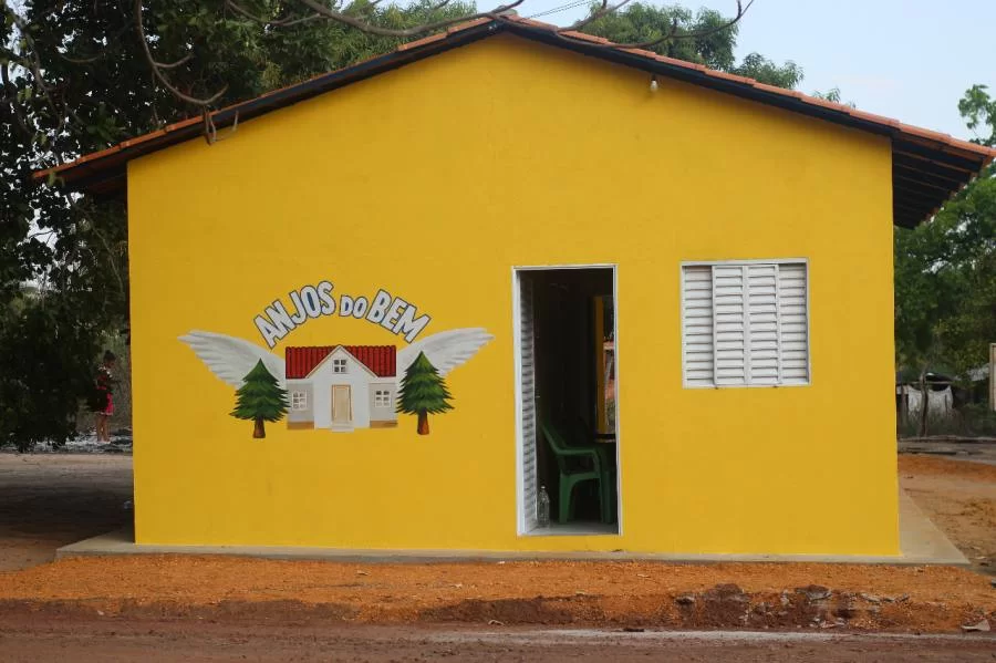 Com próprio salário prefeito de Pedro Afonso constrói casas populares para famílias carentes