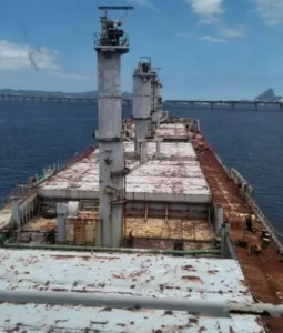 Marinha: navio que atingiu ponte de Rio-Niterói estava ancorado havia 6 anos