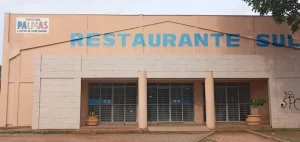 "Não sei onde irei sentar.Irei comer debaixo d'água", diz morador de rua sobre restaurante comunitário ficar fechado por 180 dias