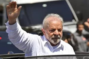 Leucoplasia: entenda o que é lesão que fez Lula passar por procedimento cirúrgico em SP