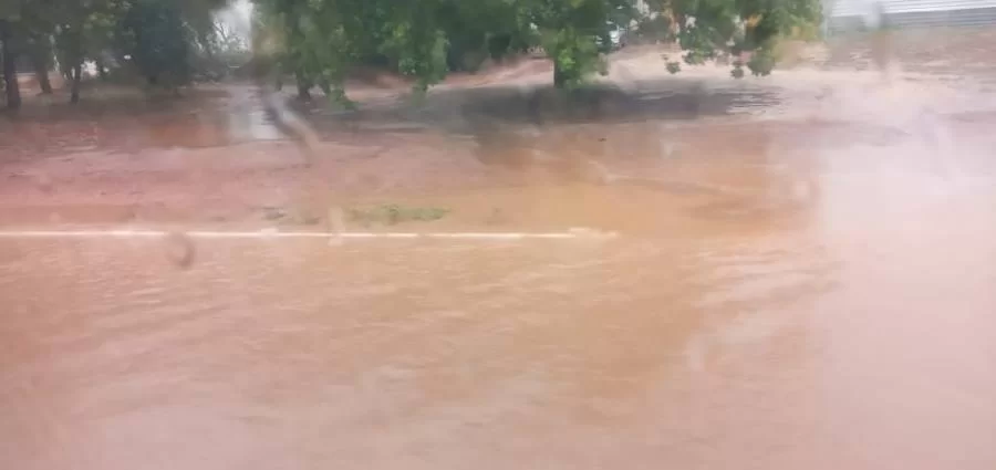 Alagamento: Palmas amanhece debaixo de forte chuva
