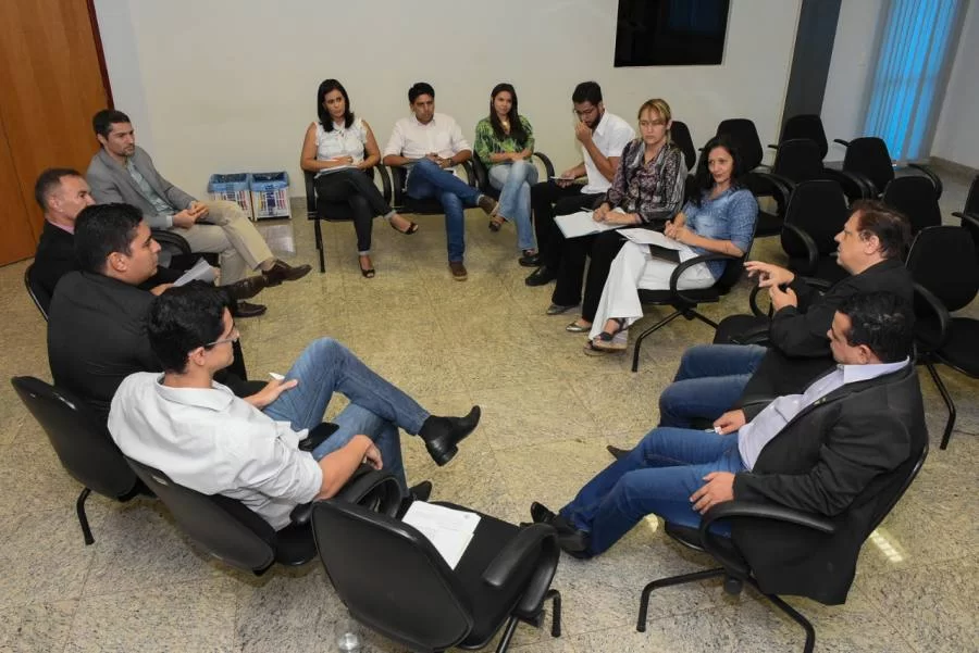 MPE promove reuniÃÂ£o sobre regularizaÃÂ§ÃÂ£o de veÃÂ­culos do Transporte Escolar no Tocantins