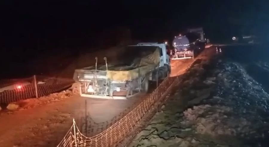 Trecho da BR-153 em WanderlÃ¢ndia é liberado após cratera engolir parte de acostamento