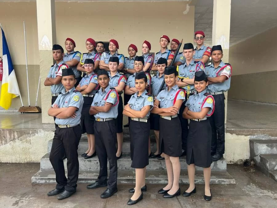 Alunos do Colégio Militar de Colinas recebem medalhas por destaque na olimpíada internacional de matemática