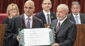 Alexandre de Moraes entrega diplomas de presidente e vice-presidente da República a Lula e Alckmin; confira o discurso de Lula na íntegra