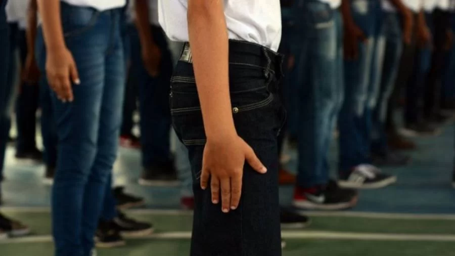 Entenda como funciona o modelo das escolas Cívicas-Militares e por que programa pode estar em xeque; Governo Lula deve desativá-lo