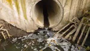 Bairro Bertaville, campeão de reclamações por mal cheiro, recebe obras de implantação de rede de esgoto