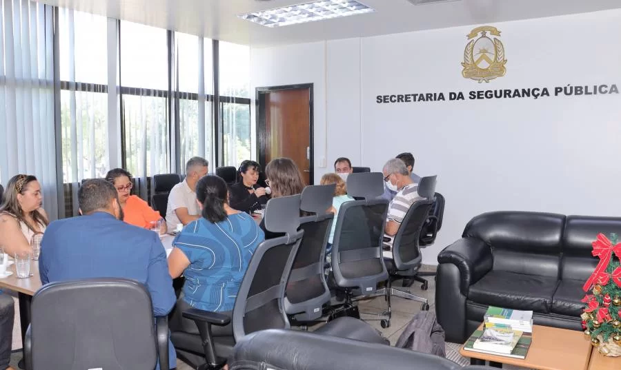 Secretário da SSP-TO garante empenho e seriedade nas investigações da morte de "Cacheado" durante reunião com MST