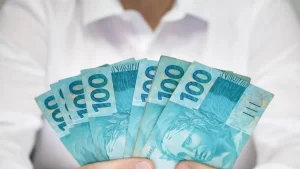 Deputados estaduais do Tocantins votam a favor de proposta para mudar próprio salário; reajuste passa dos 16%