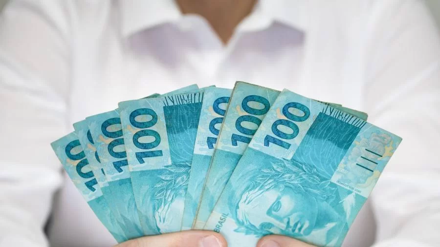 Deputados estaduais do Tocantins votam a favor de proposta para mudar próprio salário; reajuste passa dos 16%