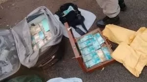 Mais de 1,2milhÃÂ£o de reais  apreendidos em tÃÂ¡xi a caminho de Palmas