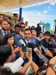 Wanderlei Barbosa e Laurez Moreira tomam posse neste domingo, 01; cerimônia reuniu centenas de pessoas no Palácio Araguaia