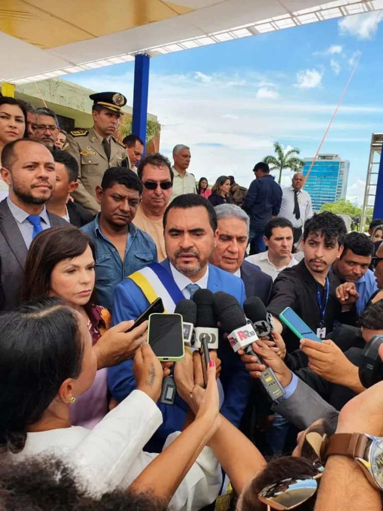 Wanderlei Barbosa e Laurez Moreira tomam posse neste domingo, 01; cerimônia reuniu centenas de pessoas no Palácio Araguaia