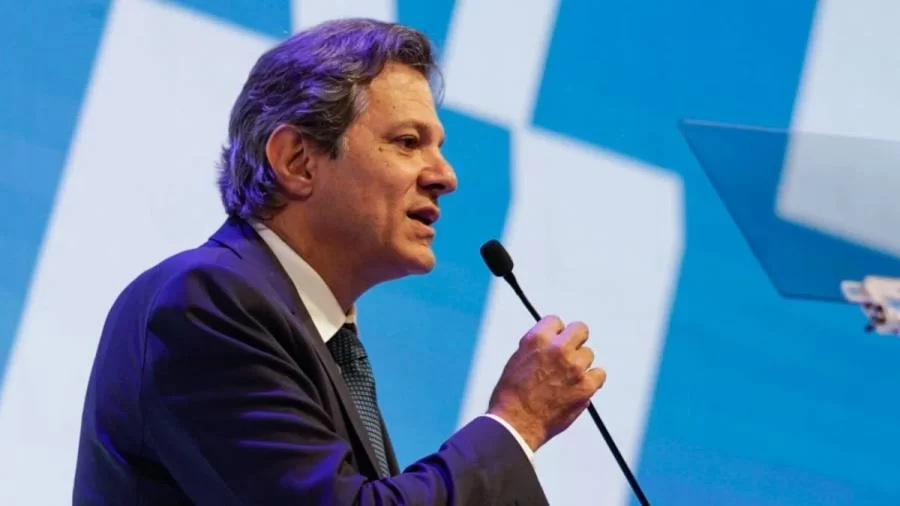 Haddad toma posse como ministro da Fazenda do Governo Lula e discursa sobre responsabilidade e sustentabilidade para fazer País crescer