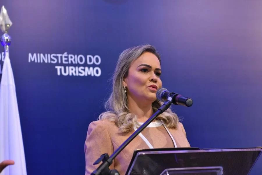 "Turismo gera desenvolvimento econômico e social", diz Daniela Carneiro na transmissão de cargo